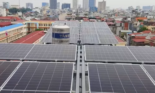 Bàn Giao Hệ Thống Điện Năng Lượng Mặt Trời 15kW 3 Pha Hybrid Cho Gia Đình Anh Nam Tại Quận 7